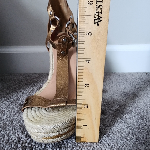 VC by Vince Camuto metallic platform shoes - Picture 5 of 15